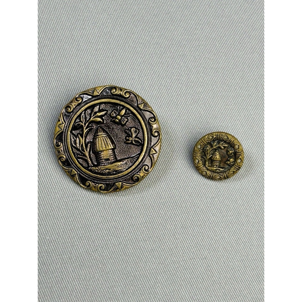 Bees And BeehiveLarge & Mini Antique Metal Loop Picture Buttons  Set Of 2